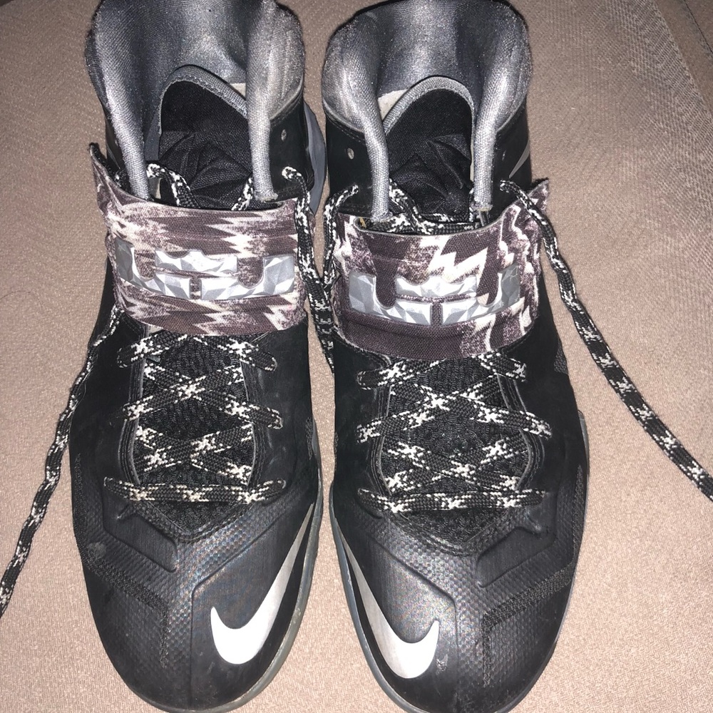 Men’s size 10 Nike sneakers